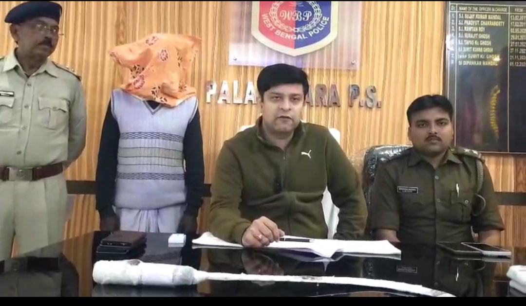 গোমূত্র নিয়ে বিবাদ , গৃহবধূকে কুপিয়ে খুন