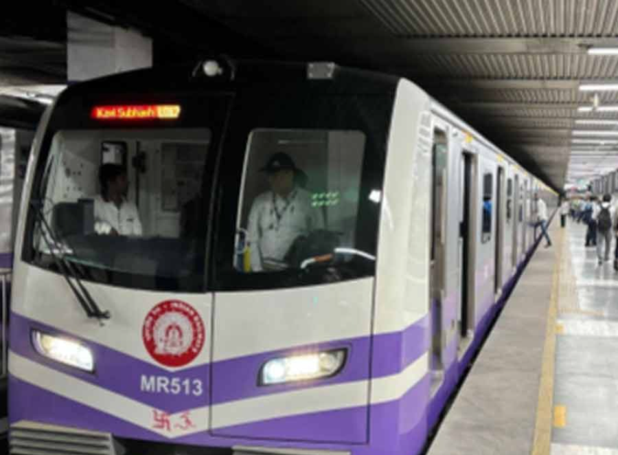 রবির সকালে ফের টালিগঞ্জে বিকল মেট্রো , চরম ভোগান্তিতে যাত্রীরা