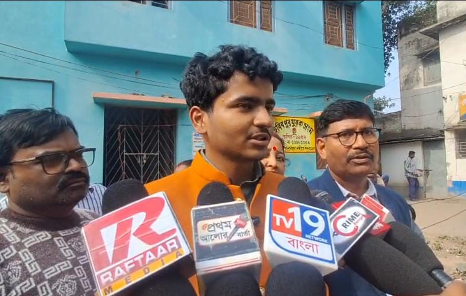 তবলায় সর্বোচ্চ সম্মান সুমনের , ঘরে ফিরতেই সম্বর্ধিত দ্বাদশ শ্রেণীর ছাত্র