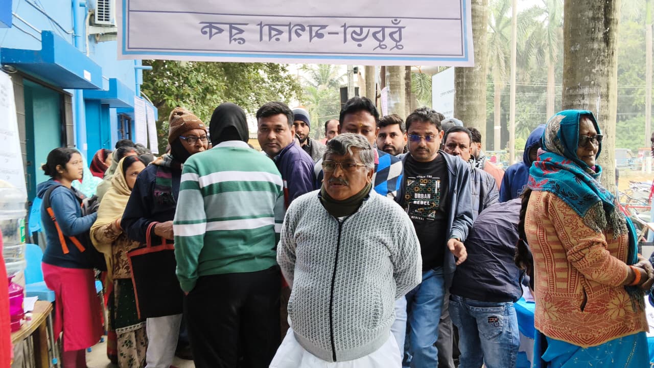 'BLA-2-রা নেই কেন?” চুঁচুড়া-মগড়া ব্লক অফিসে শুনানি বন্ধ তৃণমূল বিধায়কের