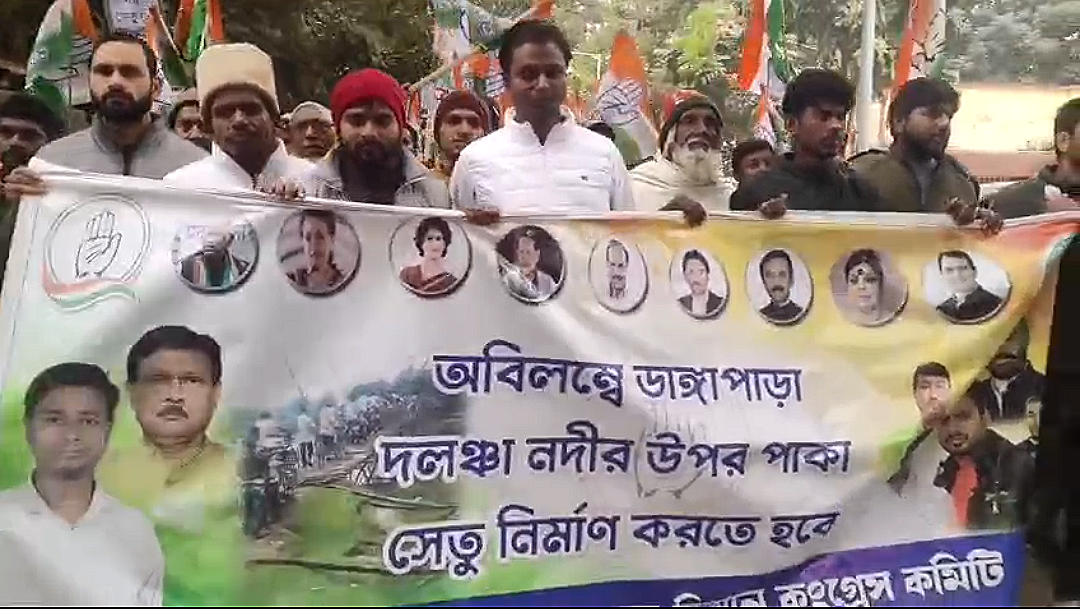 স্বাধীনতার ৭৫ বছর পরেও স্থায়ী সেতু হয়নি , ক্ষোভে গণ ডেপুটেশন গ্রামবাসীর