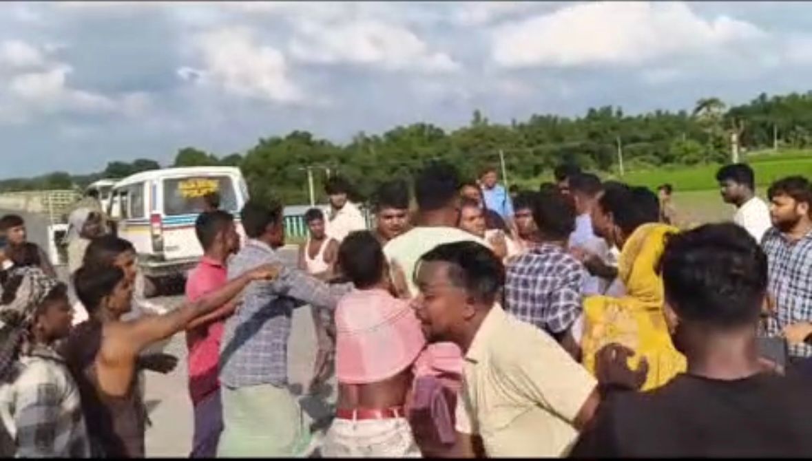 ফাঁকা মাঠে মহিলাকে শ্লীলতাহানি, তৃণমূল নেতার সালিশিতে অভিযুক্তকে গণধোলাই স্থানীয়দের