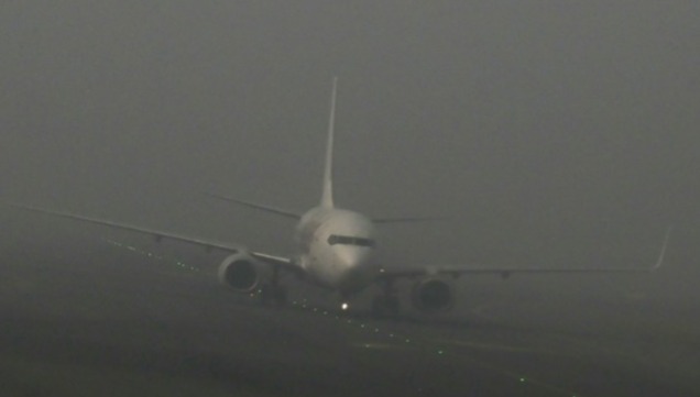 কুয়াশার কম্বলে ঢাকা রাজধানী, সময়সূচি পরিবর্তন ১৩০০ টি বিমানের