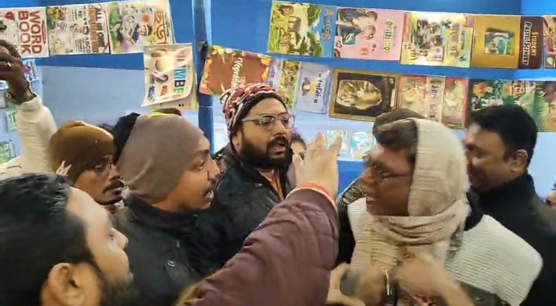 শ্যামনগর বইমেলায় বাংলাদেশী বই , মেলা কর্তৃপক্ষের বিরুদ্ধে তীব্র বিক্ষোভ হিন্দু জাগরণ মঞ্চের