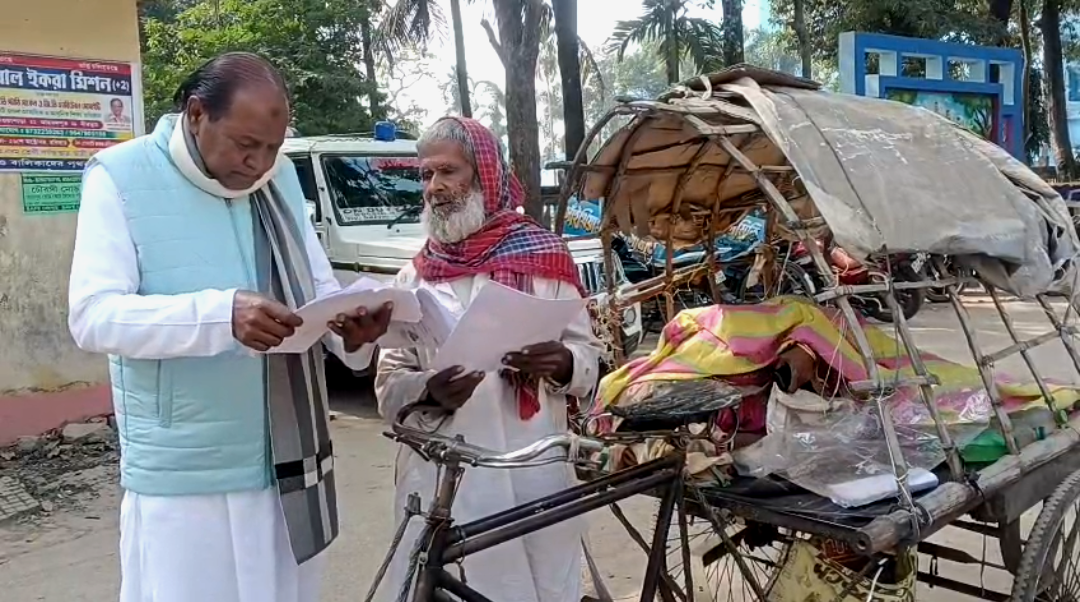 টলিভ্যানে করে অসুস্থ স্ত্রীকে নিয়ে SIR শুনানিতে হাজিরা , প্রশাসনের ভূমিকা নিয়ে প্রশ্ন