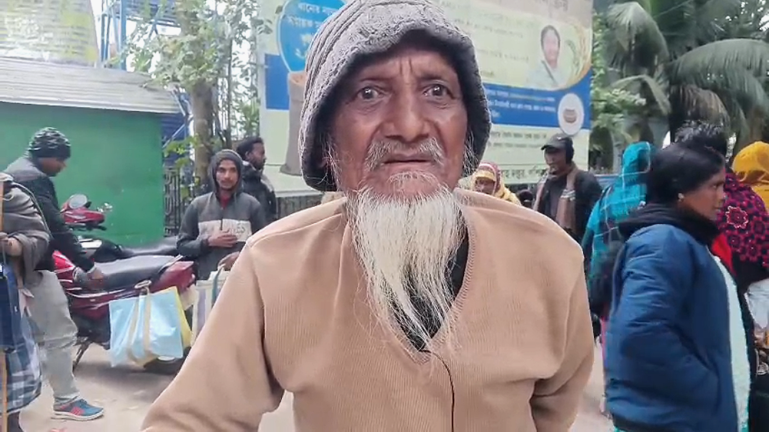 SIR এর লাইনে ৯০ বছরের বৃদ্ধ , দায়বদ্ধতা নিয়ে প্রশ্নের মুখে কমিশন