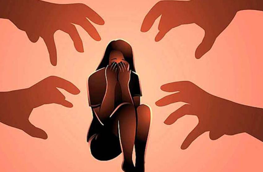 চলন্ত গাড়িতে তরুণীকে গণধর্ষণ , আড়াই ঘণ্টা পর ছুঁড়ে ফেলা হল রাস্তায়