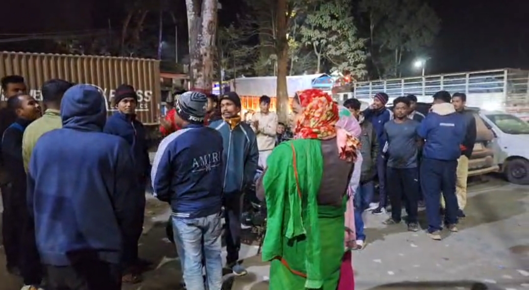 কনকনে শীতে তরুণী শিক্ষিকাকে জড়িয়ে চুমু খাওয়ার চেষ্টা , বিজেপি শাসিত ত্রিপুরায় ভয়াবহ পরিস্থিতি