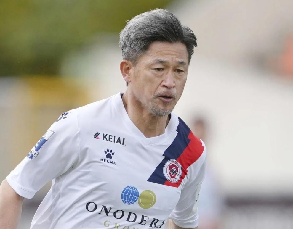 চুল দাড়িতে সাদা পাক , ৫৯ বছরেও অদম্য জেদ , নয়া ক্লাবে প্রবীণতম ফুটবলার