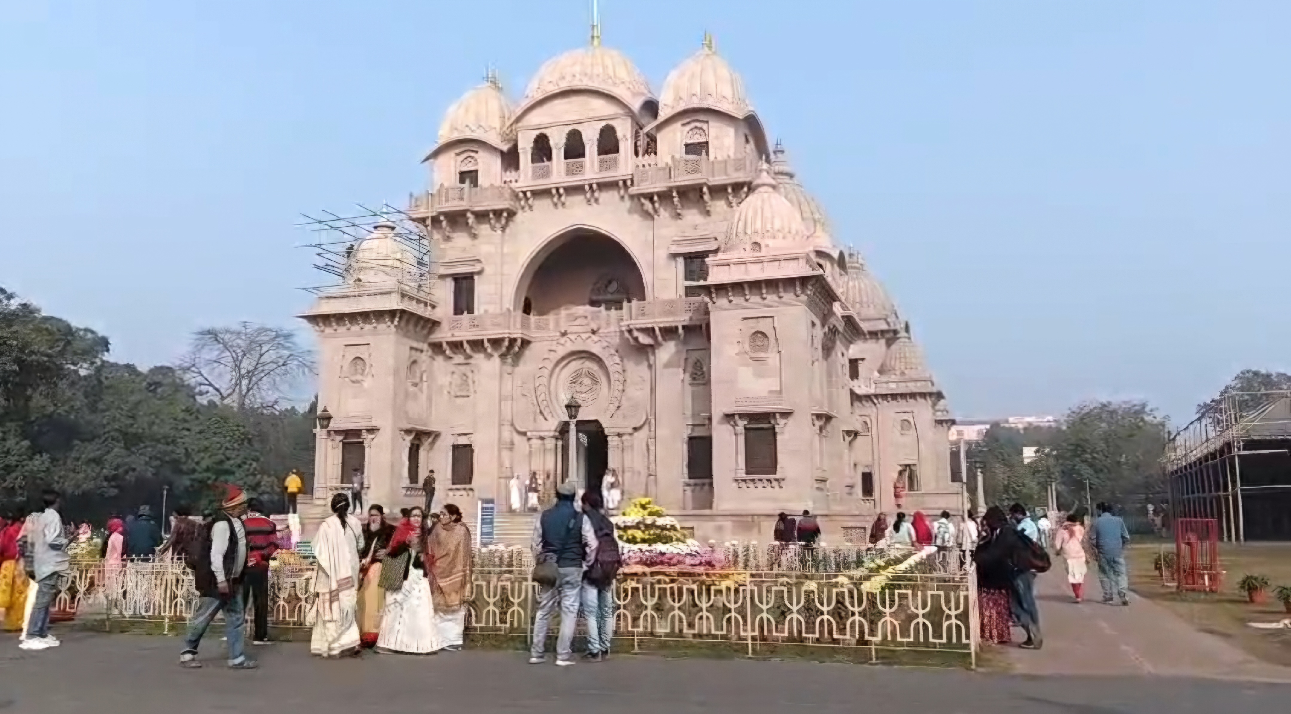 নতুন বছরে কল্পতরু উৎসব , বেলুড় মঠে ভক্তদের ভিড়