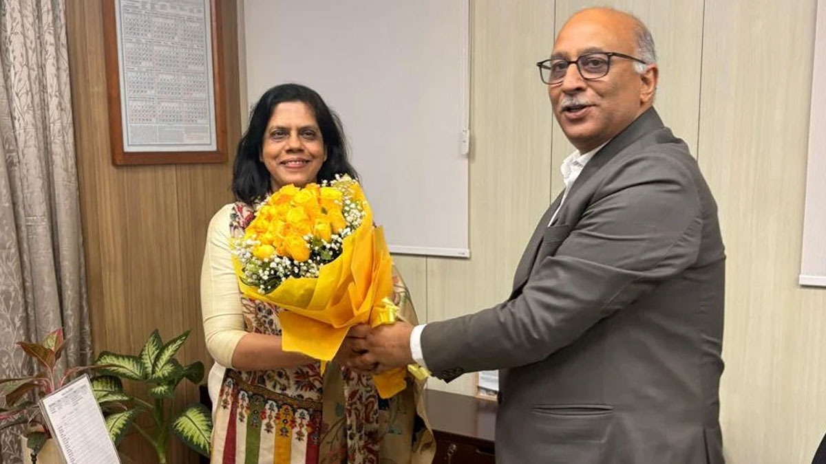 নবান্নে নতুন অধ্যায় , রাজ্যে প্রথম মহিলা মুখ্যসচিব নন্দিনী চক্রবর্তী