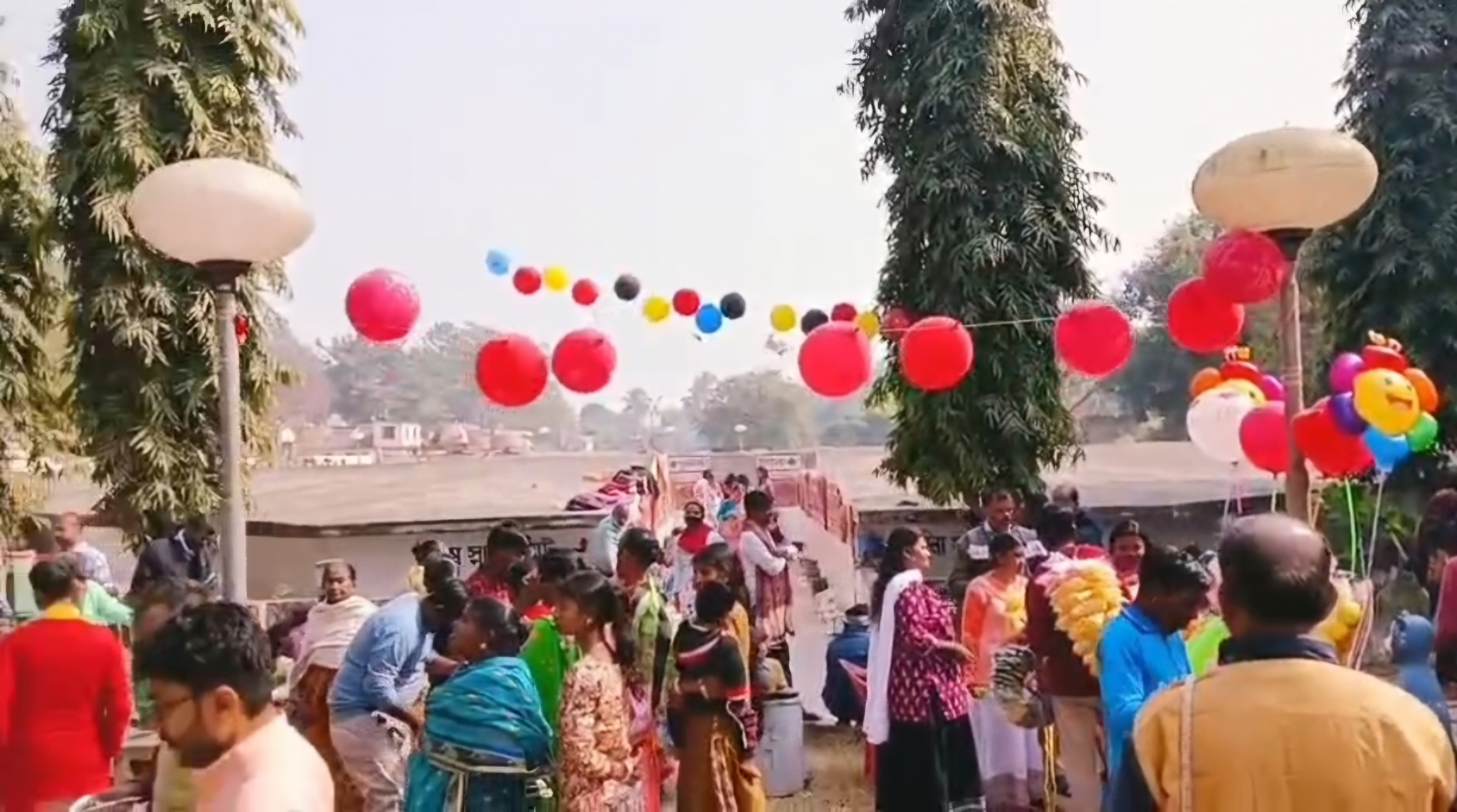 নতুন বছরকে স্বাগত জানাতে পুণ্যার্থীদের ঢল , বক্রেশ্বর ধামে উপচে পড়া ভিড়