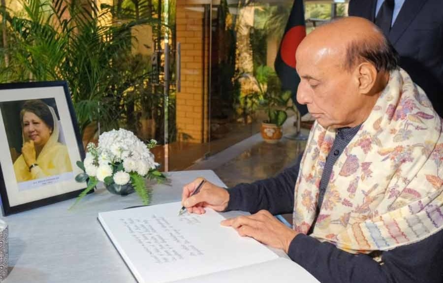 প্রয়াত খালেদা জিয়ার প্রতি শ্রদ্ধাজ্ঞাপন, বাংলাদেশ হাই কমিশনে রাজনাথ সিং