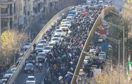 বিদ্রোহের আগুনে জ্বলছে ইরান, নিরাপত্তা বাহিনীর সঙ্গে সংঘর্ষে মৃত্যু ৭ বিক্ষোভকারীর