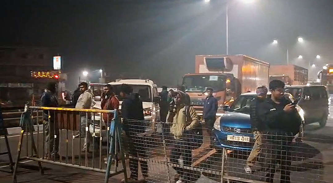 পথ দুর্ঘটনায় মৃত্যু যুবকের , জাতীয় সড়ক অবরোধে উত্তেজনা