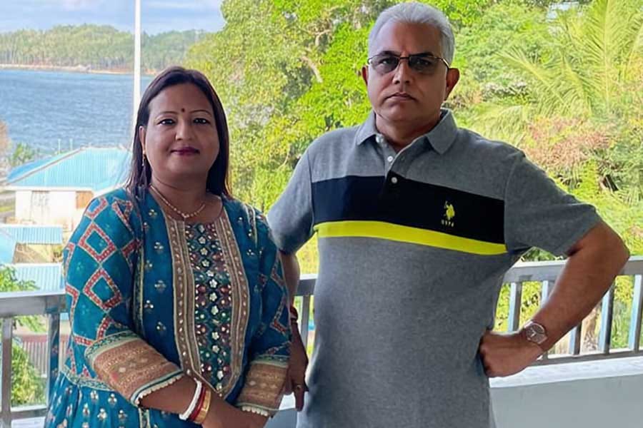 হানিমুন নিয়ে কুরুচিকর কটাক্ষ , পুলিশের দ্বারস্থ দিলীপের স্ত্রী