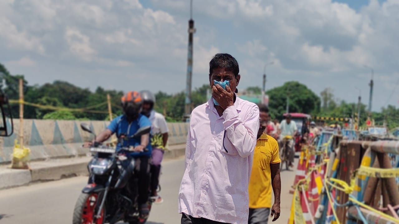 তৈরি হচ্ছে অস্থায়ী ডাম্পিং গ্রাউন্ড, নোংরার জেরে ক্রমেই ভারসাম্য হারাচ্ছে দ্বারকেশ্বর নদী