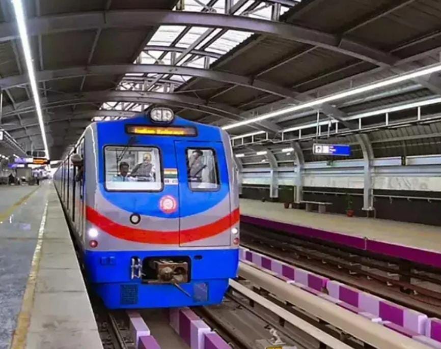 নতুন বছরের শুরুতেই স্বস্তিতে যাত্রীরা , পরপর চার রবিবার বাড়তি মেট্রো পরিষেবা