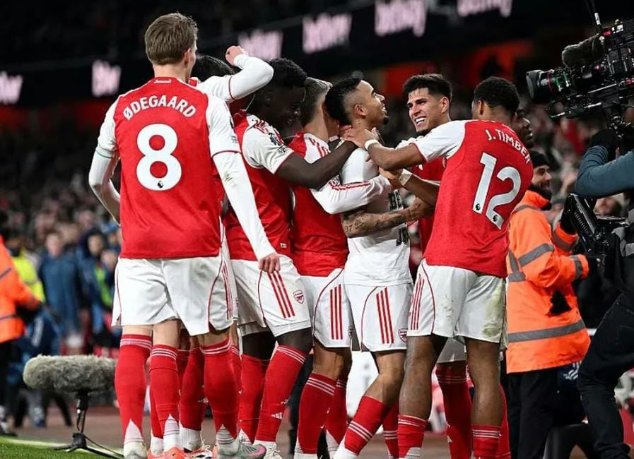 ২২ বছর পর প্রিমিয়ার লিগ জয়ের সম্ভাবনা আর্সেনালের , হাল ছাড়তে নারাজ ম্যানচেস্টার সিটি