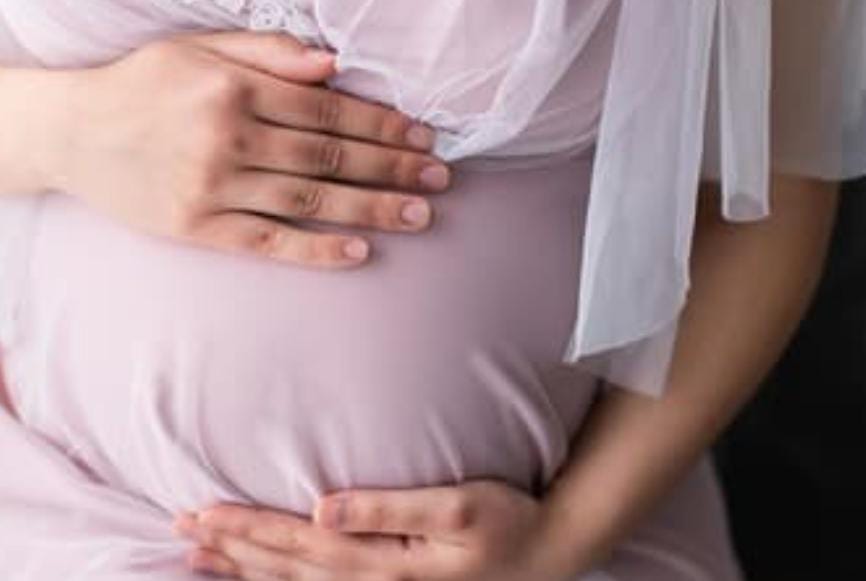 নেই চিকিৎসা ব্যবস্থার লেশ মাত্র, হাসপাতালের খোঁজে হাঁটতে হাঁটতে মৃত্যু অন্তঃসত্ত্বা মহিলার