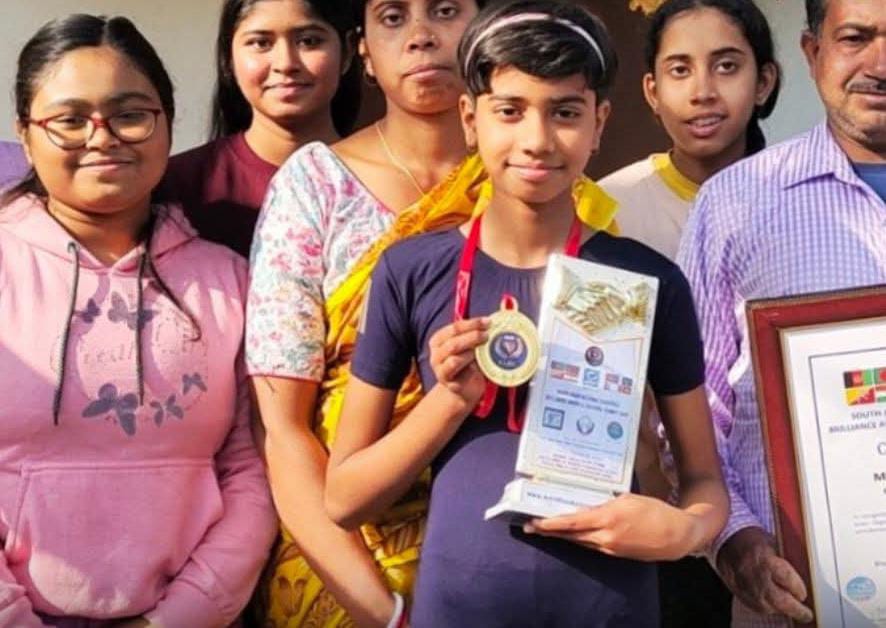 সব্জি বিক্রেতা বাবার ঘরে সোনালী সাফল্য , আন্তর্জাতিক যোগা চ্যাম্পিয়ন ৯ বছরের সেঁজুতি