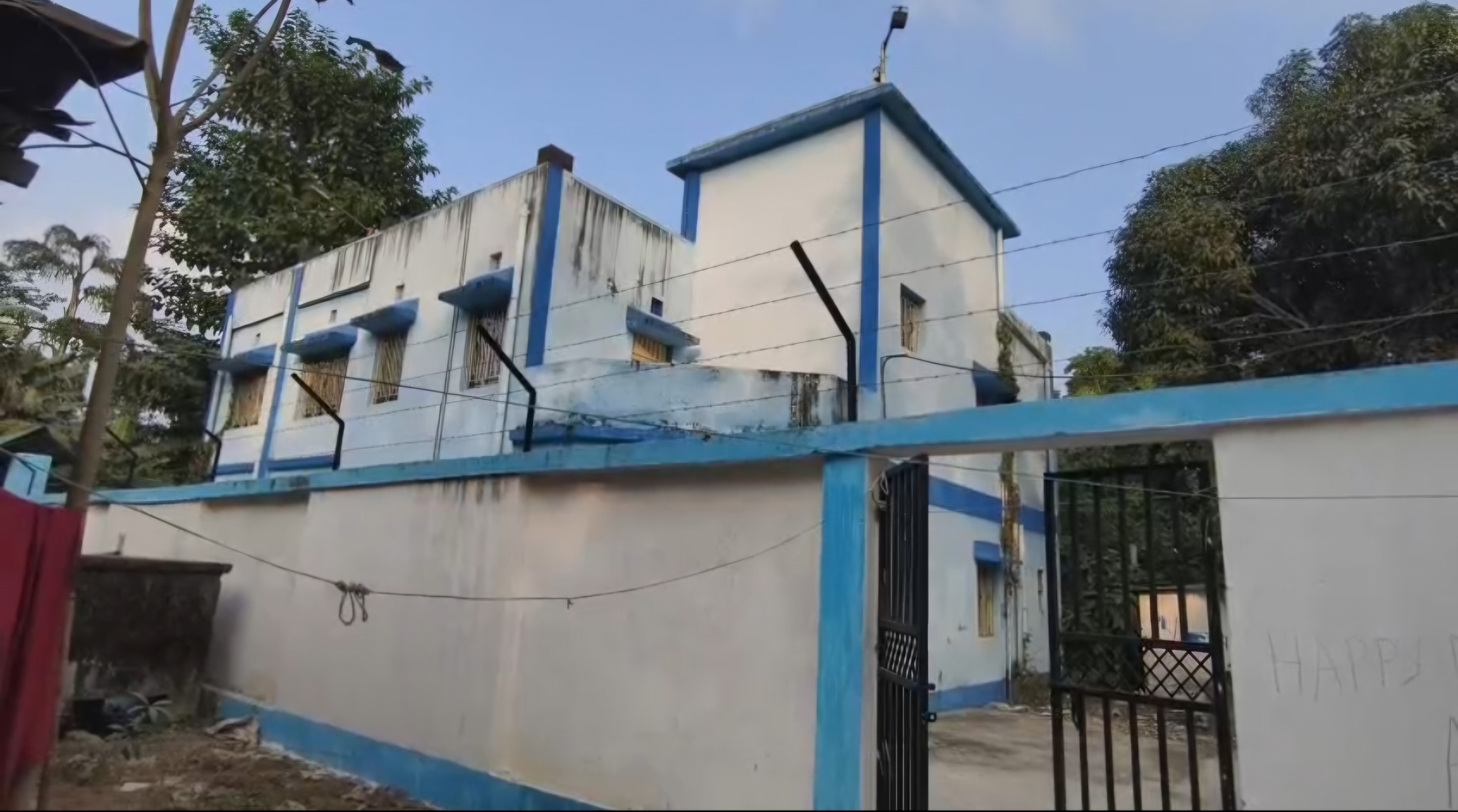 নতুন বিএলআরও ভবনে ভূতের বাসা , ক্ষোভে ফুটছে বামনহাটবাসী