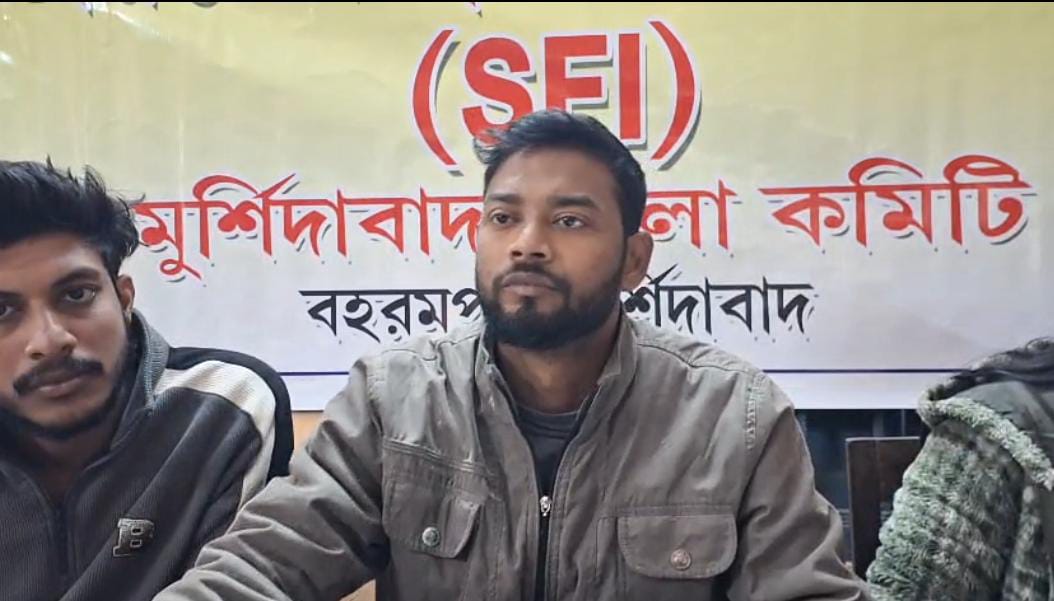 স্কুল ফির নামে বাড়তি টাকা আদায় , প্রতিবাদে গণ আন্দোলনের হুমকি এসএফআইয়ের