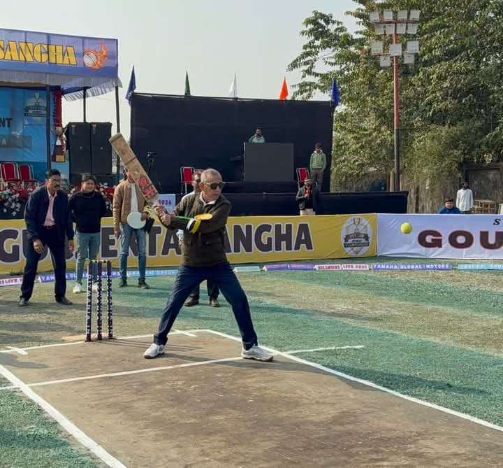 একতা সংঘ ক্রিকেট কাপের শুভসূচনা , ব্যাট হাতে শিলিগুড়ি মেয়র