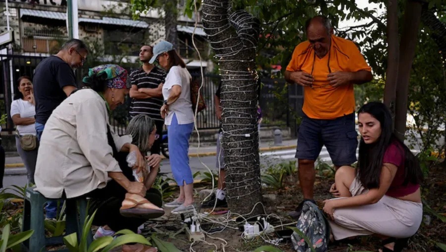 অন্ধকারে ডুবে কারাকাস, অশান্ত ভেনেজুয়েলায় মাথায় হাত ভারতীয়দের