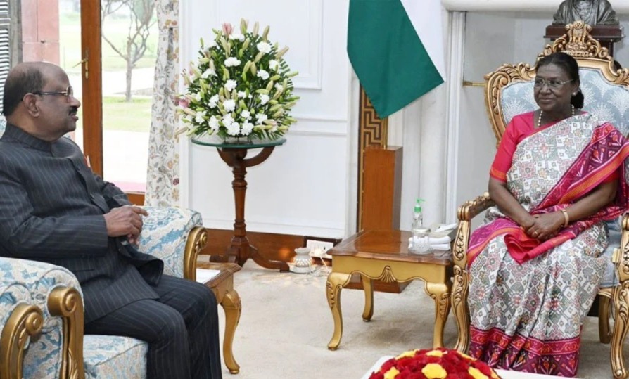 বাংলায় বিধানসভা নির্বাচন, রাষ্ট্রপতির কাছে ইস্তেহার জমা সিভি আনন্দ বোসের