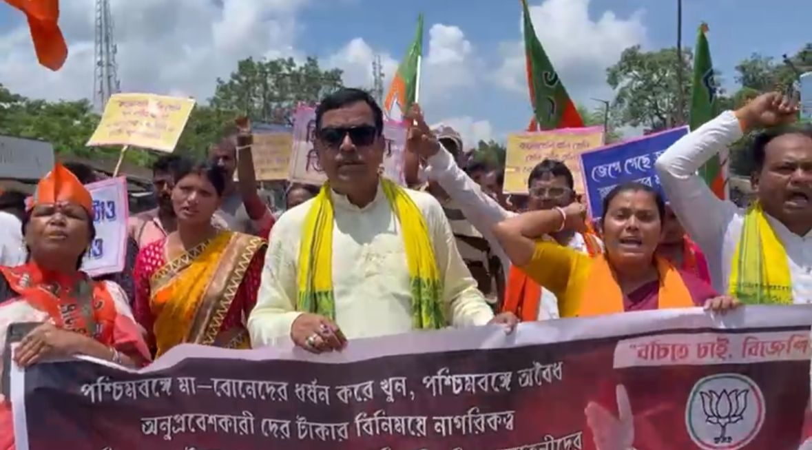 “ফিরহাদ হাকিমের পা চেটে চাকরি পেয়েছেন”, ওন্দার বিডিওকে নজিরবিহীন আক্রমণ বিজেপি নেতার