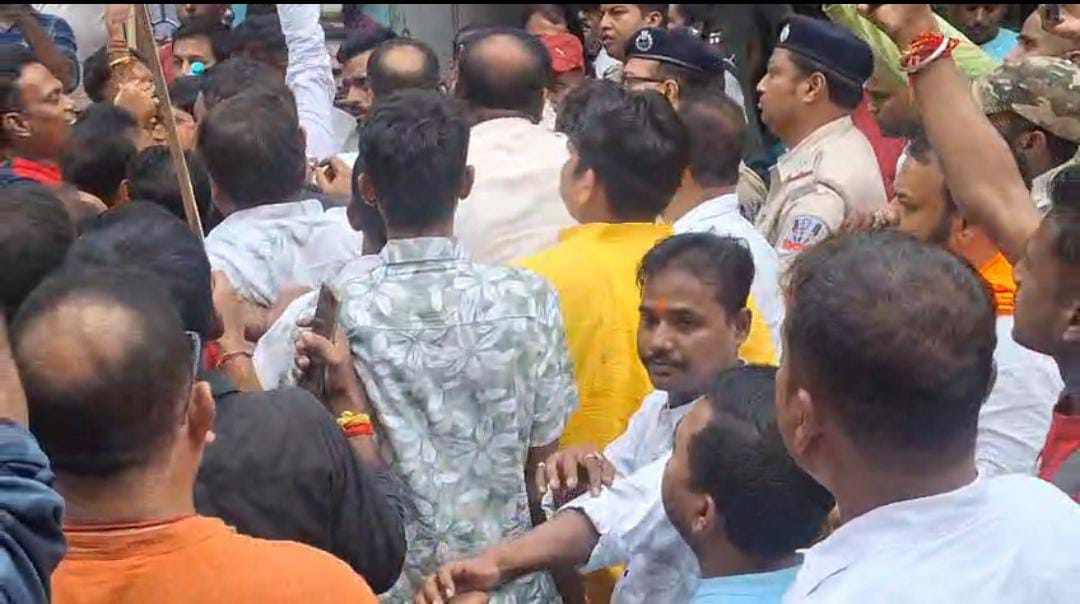 শুভেন্দু অধিকারী আসার আগেই ধুন্ধুমার , নারদার ছবি ঘিরে বিতর্ক