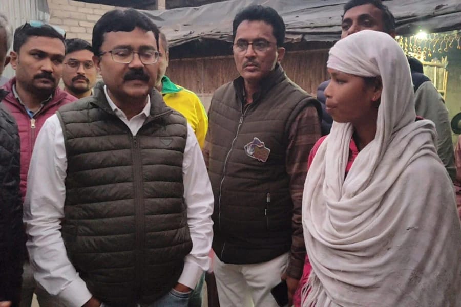 রূপশ্রীর টাকা না পাওয়ায় অভিযোগ , অভিষেকের হস্তক্ষেপে দুয়ারে বিধায়ক