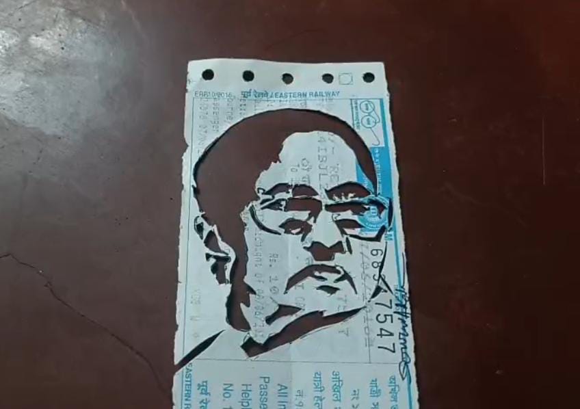 জন্মদিনে বিশেষ শ্রদ্ধা , ট্রেনের টিকিটে মুখ্যমন্ত্রীর প্রতিকৃতি আঁকলেন ব্যতিক্রমী শিল্পী