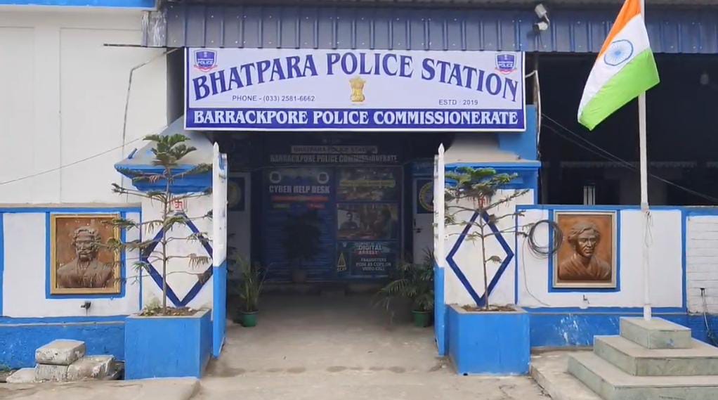 ভাটপাড়া ৬ নম্বর ওয়ার্ডে আচমকা দুষ্কৃতী হামলা , তল্লাশি চালিয়ে গ্রেফতার ৫