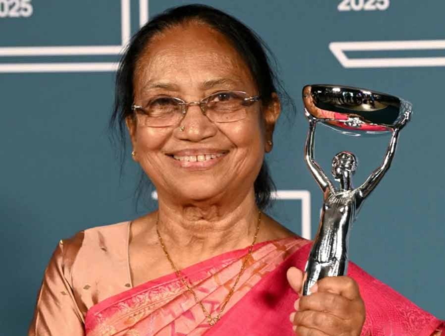 দশেরা উৎসবে প্রধান অতিথি বুকার জয়ী লেখিকা, কংগ্রেস ‘হিন্দুবিরোধী’! তোপ বিজেপির