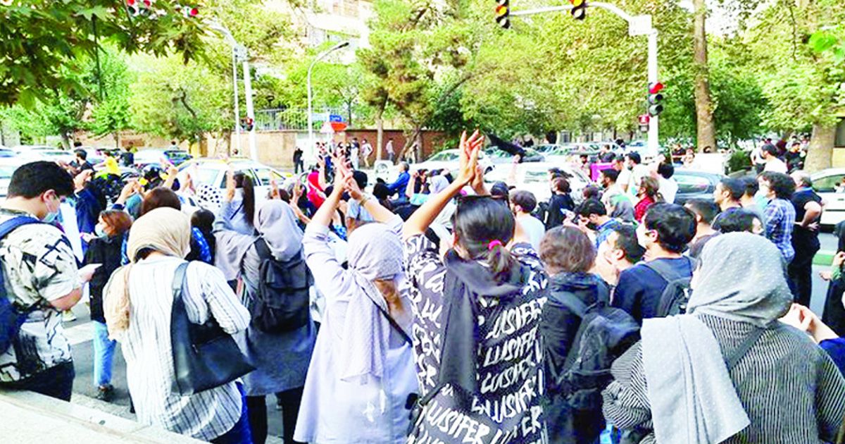 ৪০ টি শহরে বিদ্রোহের আগুন, অশান্ত ইরানে মৃত্যুমিছিল