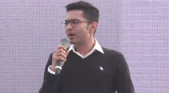 যতই ধমকানি, চমকানি দিক মাথা নত করবো না , কপ্টার বিতর্কে বিজেপিকে হুঁশিয়ারি অভিষেকের