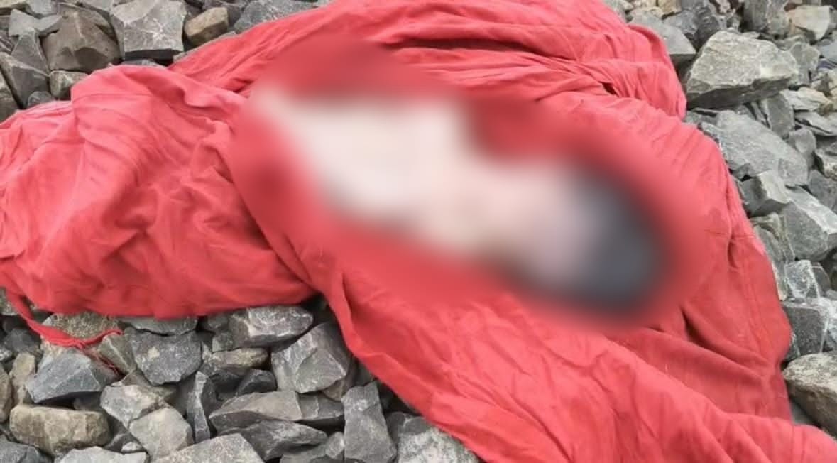 লাল কাপড়ে মোড়া সদ্যোজাতের দেহ, তদন্তে মালদা রেল পুলিশ