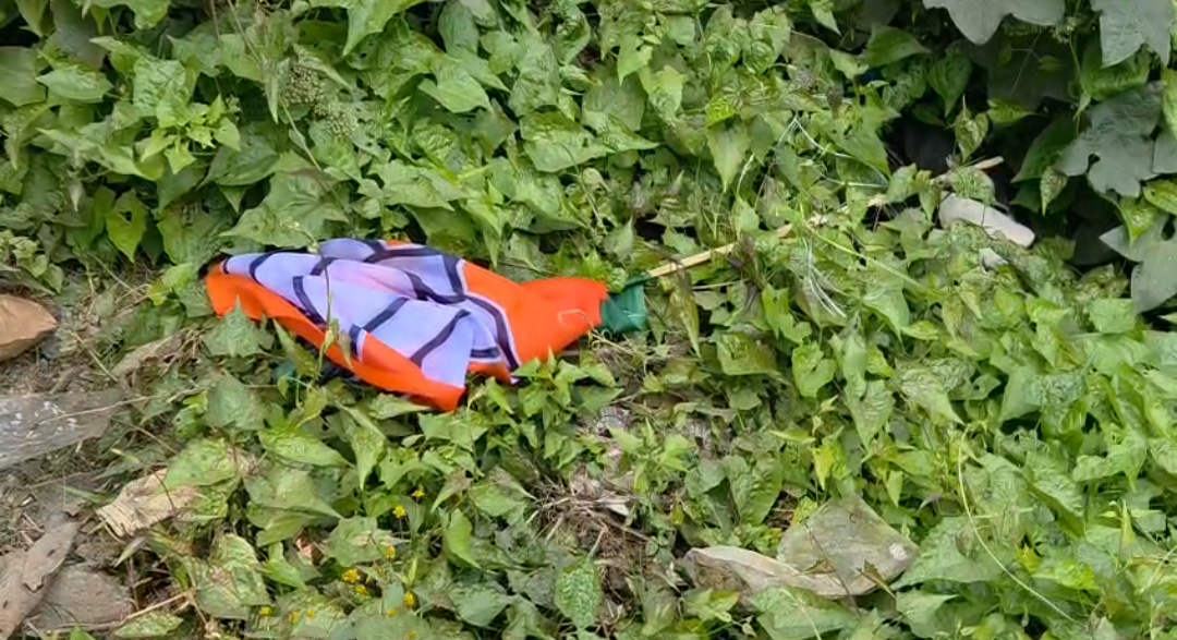 নির্বাচনের আগেই উত্তপ্ত বাঁকুড়া , বিজেপির দলীয় পতাকা ছেঁড়ার অভিযোগ তৃণমূলের বিরুদ্ধে