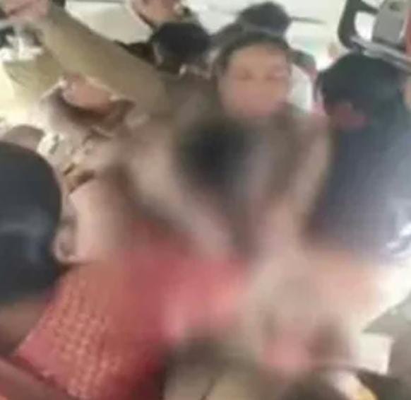 গ্রেফতারের নামে বিবস্ত্র করে মারধর , পুলিশের বিরুদ্ধে বিস্ফোরক অভিযোগ কর্নাটকের বিজেপি নেত্রীর