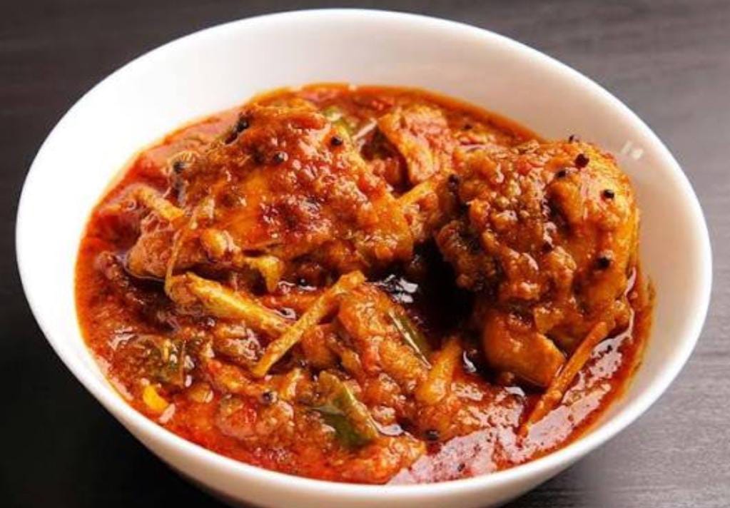 নামমাত্র উপকরণ দিয়ে বানিয়ে নিন আচারি চিকেন কষা