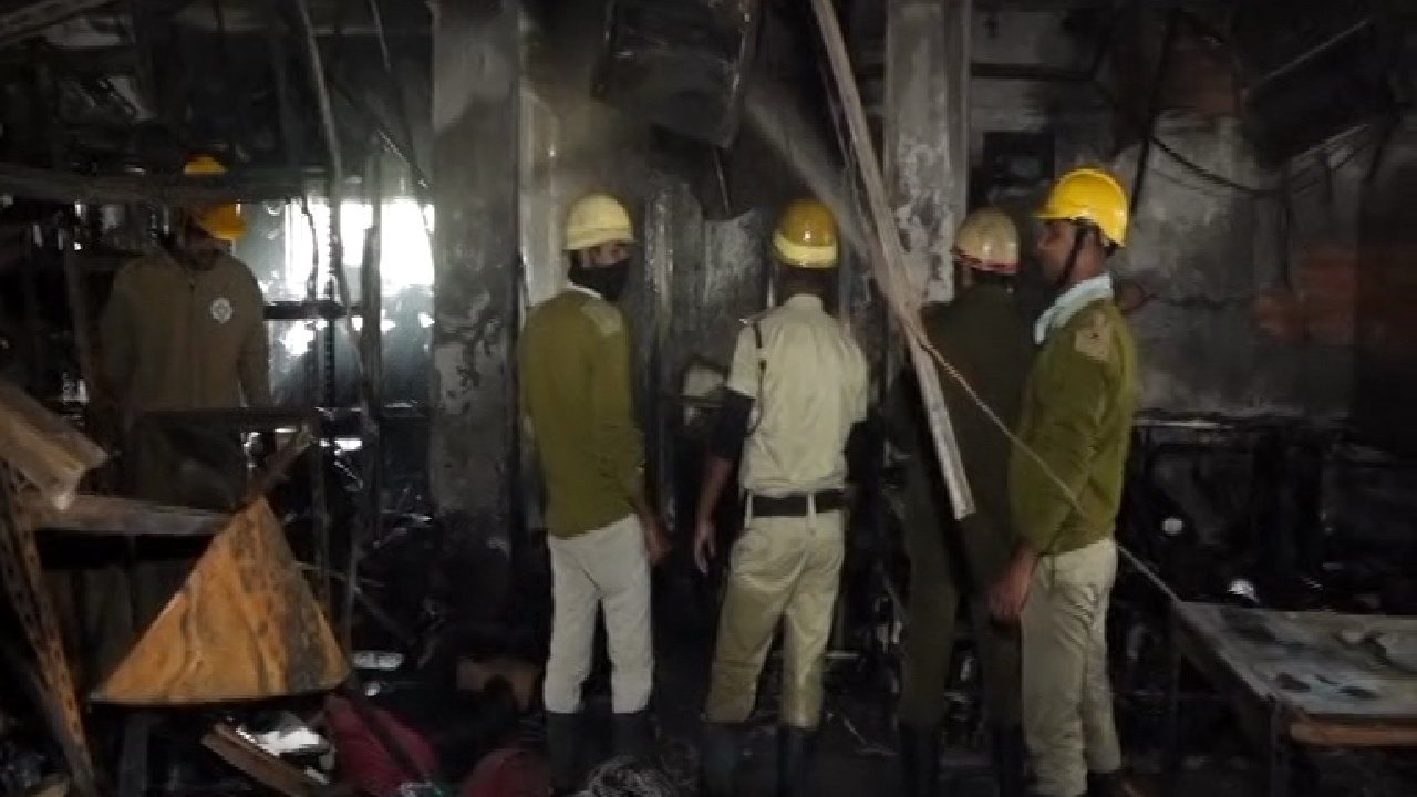 শহরের বুকে জোড়া অগ্নিকাণ্ড , নিউটাউনের বহুতলে বিধ্বংসী আগুন