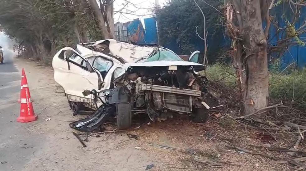 তেলেঙ্গানায় গাছের সঙ্গে ধাক্কা চার চাকার , মৃত্যু ৪ পড়ুয়ার , জখম ১