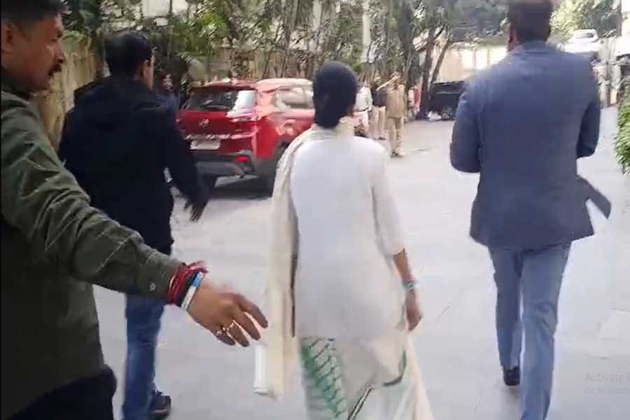 ED অভিযানের মাঝেই প্রতীক জৈনের বাড়িতে মুখ্যমন্ত্রী মমতা বন্দ্যোপাধ্যায়