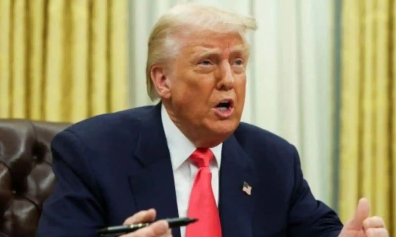 রুশ তেলা কেনা ‘অপরাধ’, ভারতের ওপর ৫০০ শতাংশ শুল্ক চাপানোর পথে ট্রাম্প প্রশাসন