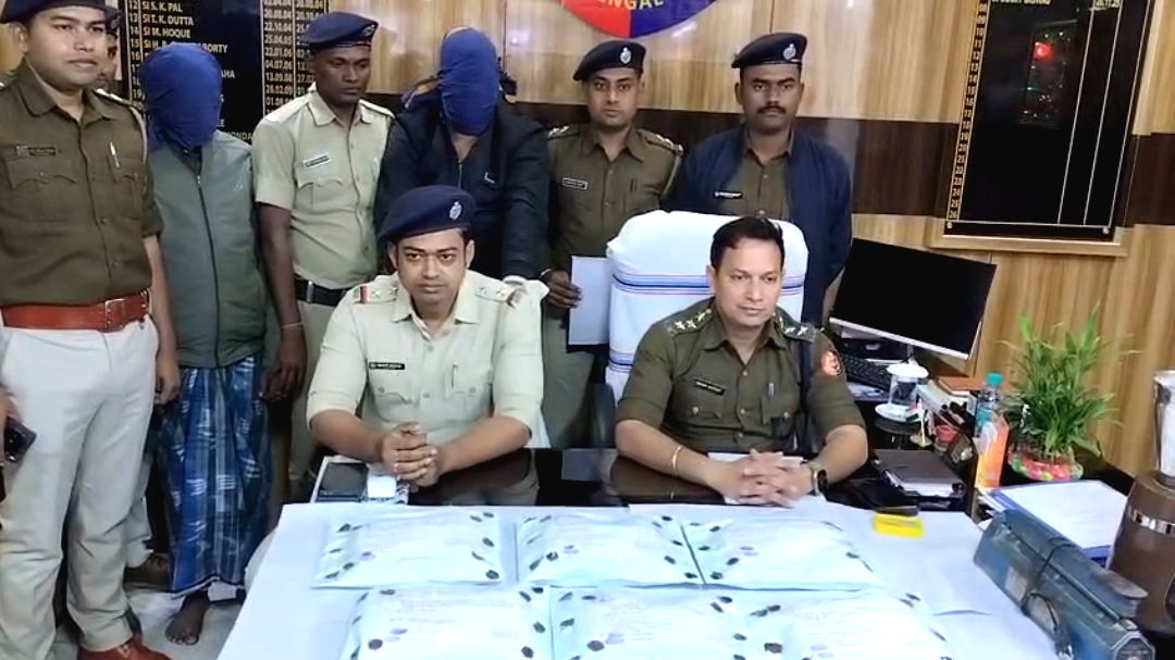 আড়াই কোটি টাকার মাদক সহ পুলিশের জলে আটক ৪ , সীমান্তে ফাঁস বড় চক্র