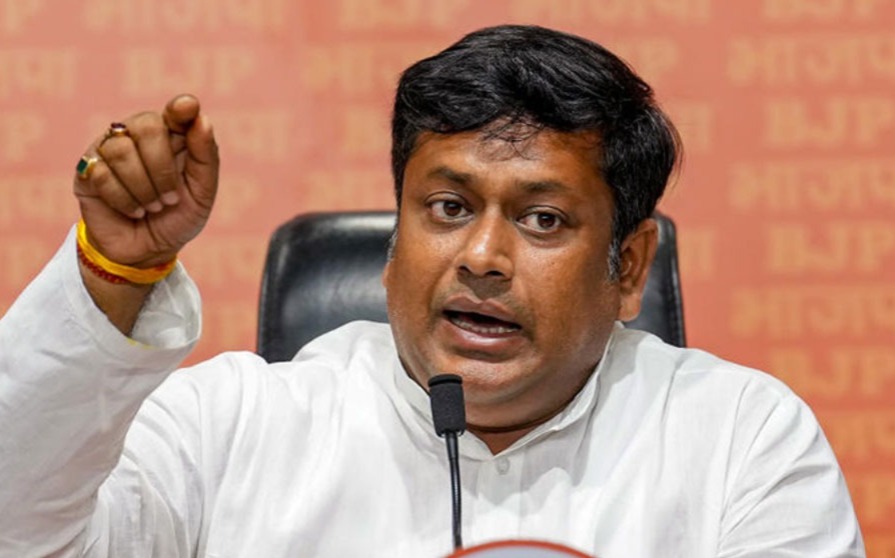 “বেসরকারি সংস্থাকে বাঁচাতে মুখ্যমন্ত্রী দৌড়ে গেলেন কেন?” প্রশ্ন সুকান্ত মজুমদারের