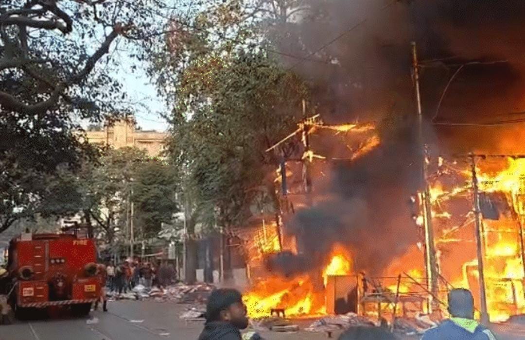 একইদিনে জোড়া অগ্নিকাণ্ড কলকাতায় , পুড়ে ছাই ওয়েলিংটনের ভুটিয়া মার্কেট