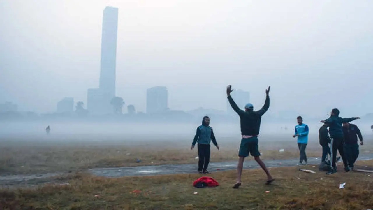 হিমেল স্রোতে হাড় কাঁপানো ঠাণ্ডা বঙ্গে, জারি কুয়াশার সতর্কতা